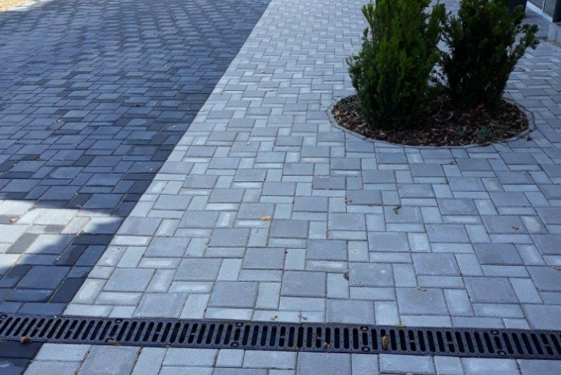 Položenie zámkovej dlažby, Pozdišovce
